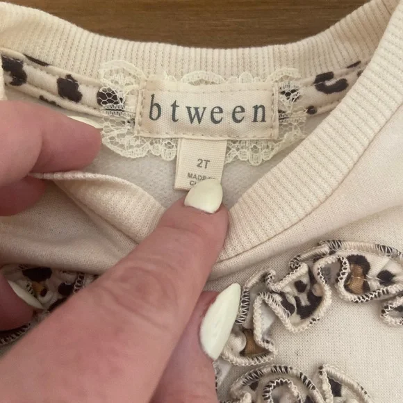 Btween two piece set size 2T sweatshirt with matching flare leggings animal - Picture 2 of 3